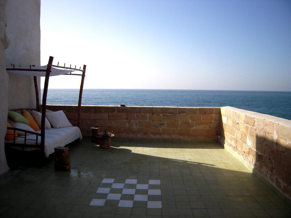 Four Hearts - Acre'S Sea Side Suite Exterior photo